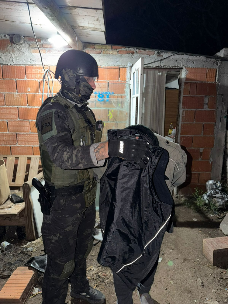 Nueve allanamientos, ocho detenidos y droga secuestrada en un megaoperativo