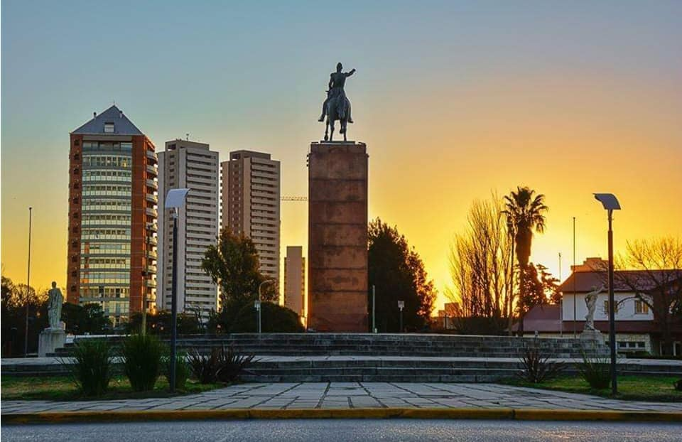 Fin de semana largo con cambios: del calor al viento sur en pocas horas