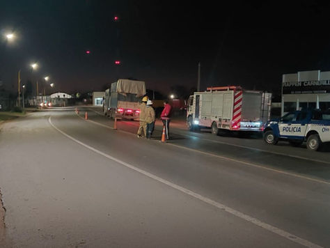 Murió un peatón tras ser embestido por un camión en la ruta 158