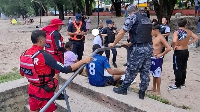 Se tiró al río San Antonio para escapar de un control municipal