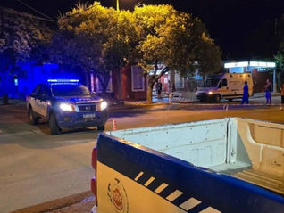 Tragedia vial en Oliva: una camioneta embistió a una agente durante un operativo policial