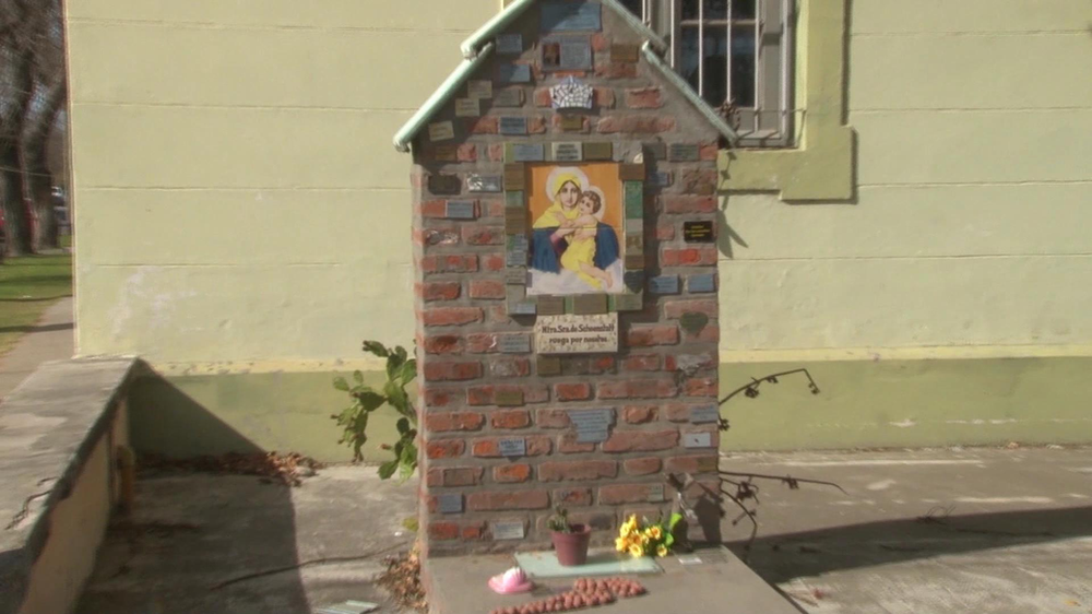 Robó placas de una gruta frente a una iglesia y terminó detenido