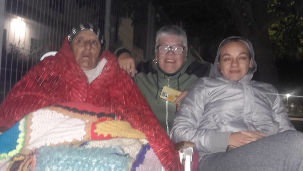 Sigue encadenada: el desesperado pedido de una madre por su hijo con adicciones