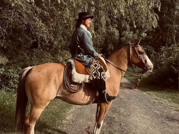 Un payador cabalga más de 500 kilómetros para llegar a Jesús María por los 60 años del festival