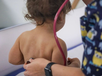 Alerta sanitaria en Huinca: confirman un caso de tos convulsa