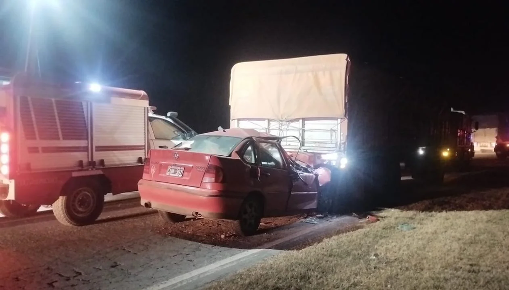 Un automovilista murió tras chocar contra un camión detenido por un operativo vial