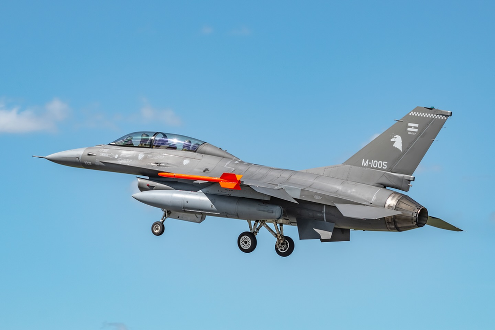 El ministerio de defensa mostró los vuelos de entrenamiento de los F-16 en Río Cuarto