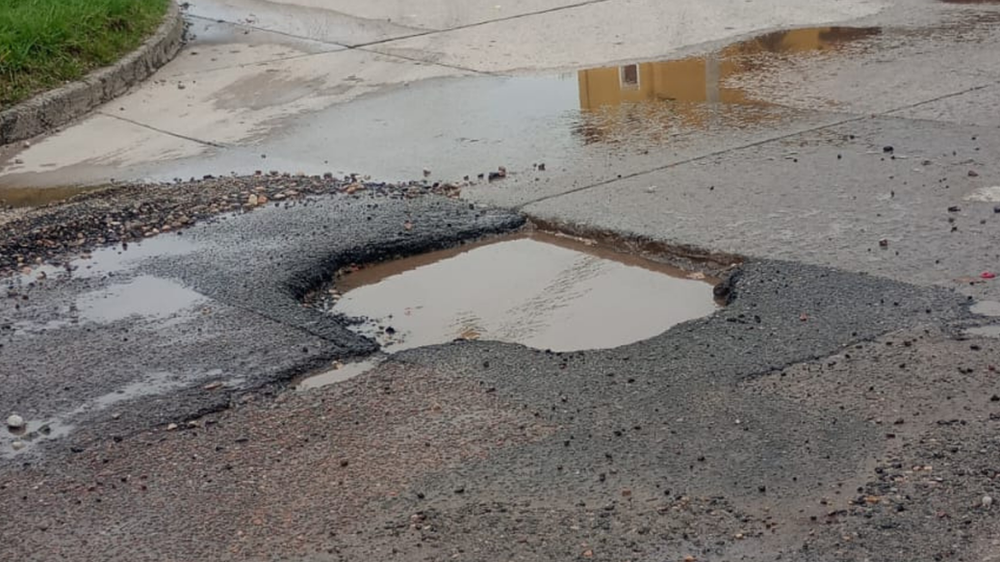 “Esto ocasiona accidentes”: reclamo por el estado de la esquina de Payró y Garibaldi