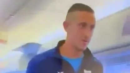 Un jugador de fútbol gritó “bomba” en un avión, activó un operativo de seguridad y terminó detenido