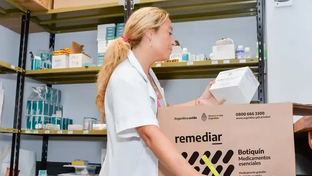Las provincias salen a comprar medicamentos ante el recorte de Nación