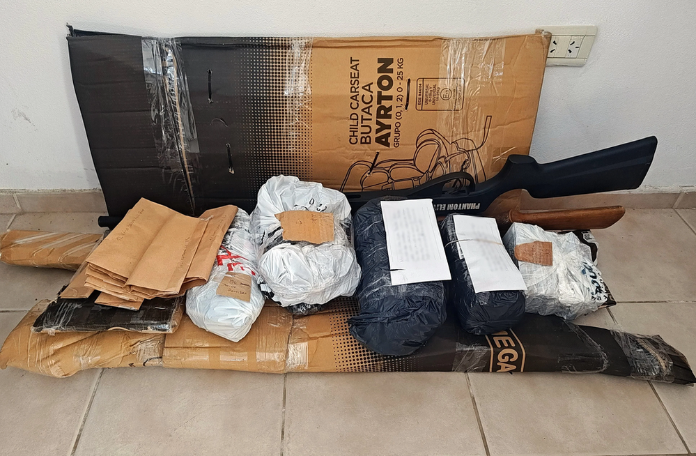 Amenazó con un tiroteo en la escuela y encontraron un arsenal en su casa