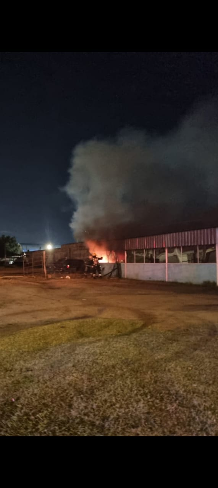 Incendian una concesionaria en la madrugada y sospechan de un ataque intencional