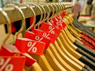 Liquidaciones de hasta el 70% reactivan las ventas en comercios de ropa