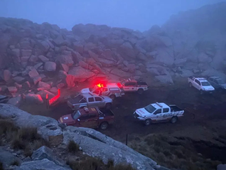 Rescate desesperado en la montaña: un motociclista al borde de la hipotermia