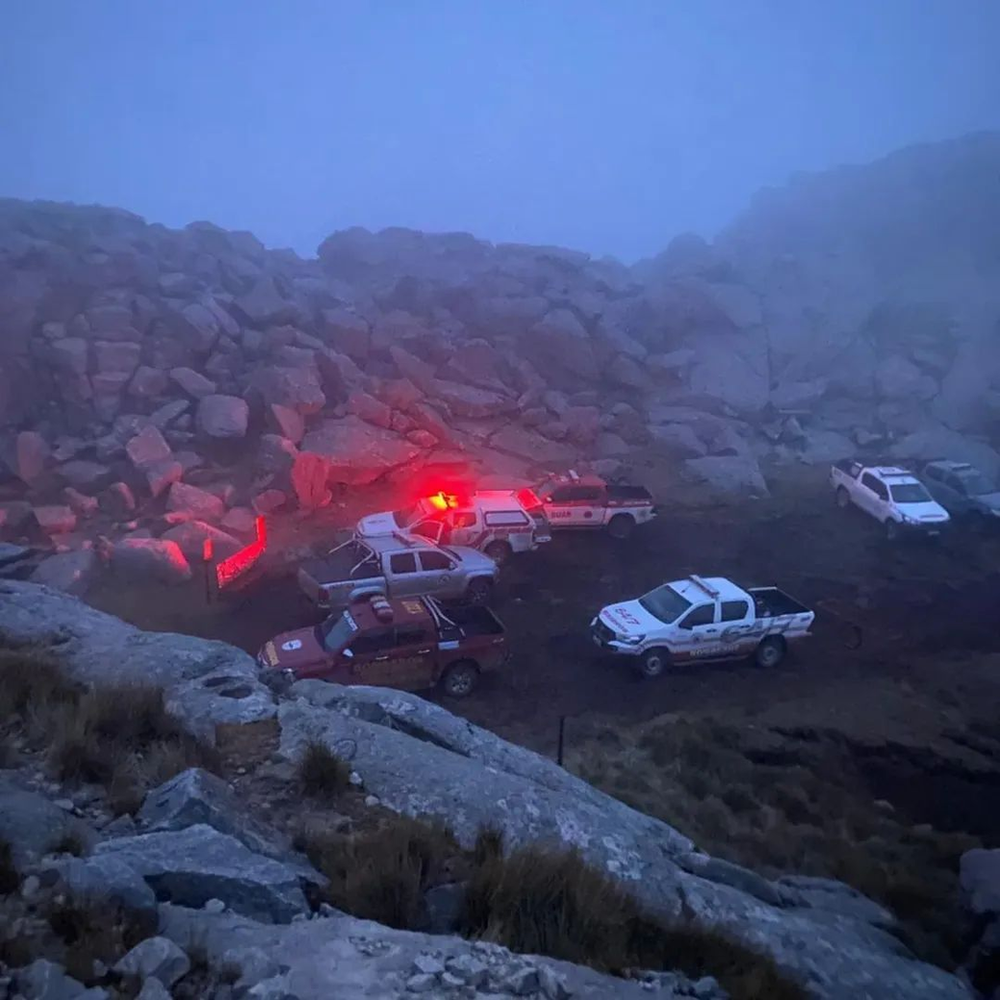 Rescate desesperado en la montaña: un motociclista al borde de la hipotermia