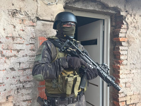 Allanaron una casa y detuvieron a una mujer por una causa de narcomenudeo en Río Cuarto 