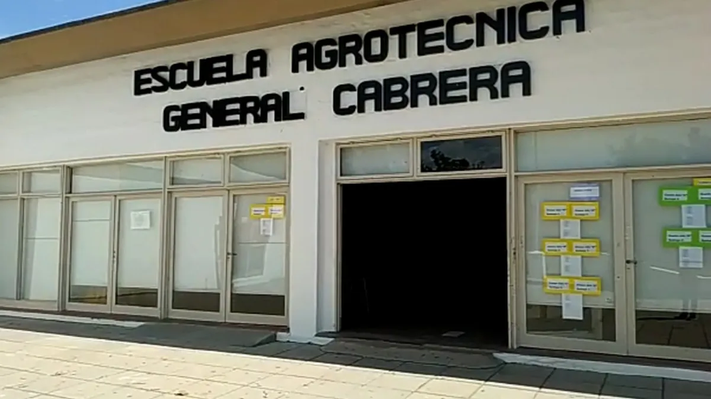 Allanaron una vivienda y trasladaron a un menor por amenazas en una escuela de General Cabrera