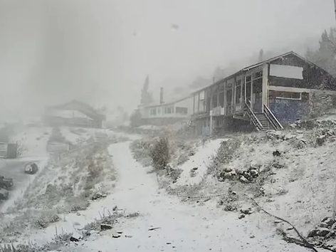 La nieve volvió a la cordillera y trajo alivio en plena lucha contra los incendios