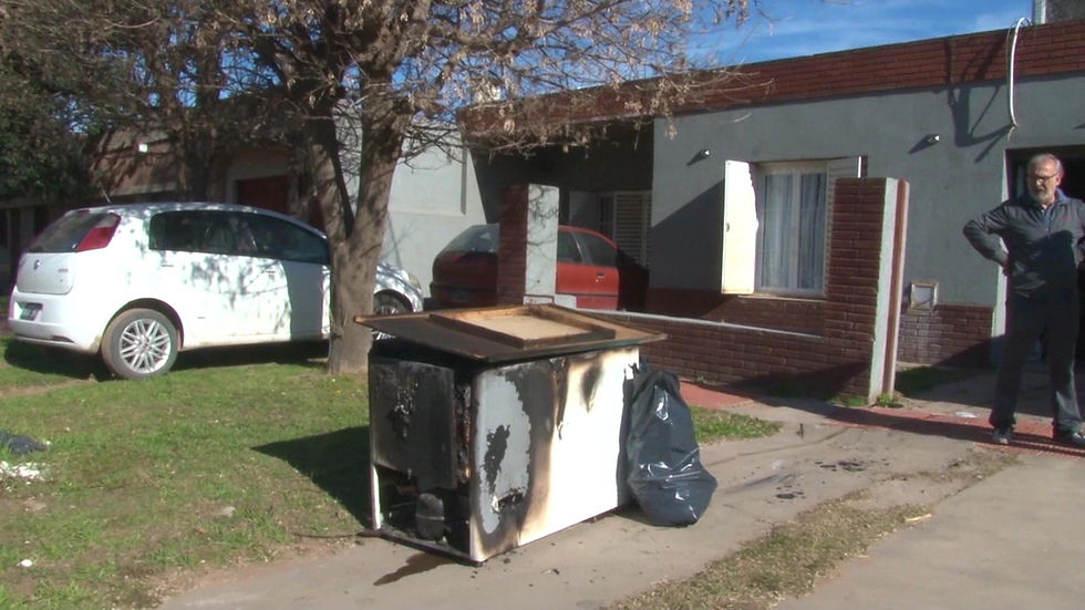 Un almohadón cayó sobre un calefactor y desató un incendio: el dueño terminó internado tras apagar las llamas
