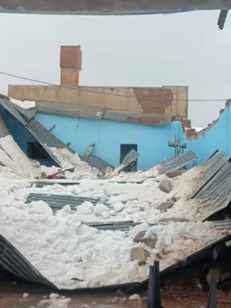 Se derrumbó el techo en el velorio de un soldado y desató momentos de terror