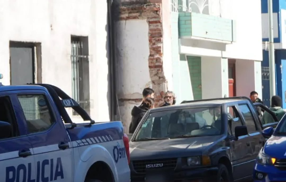 Conmoción en el centro: Encontraron muerta a una mujer dentro de una camioneta estacionada