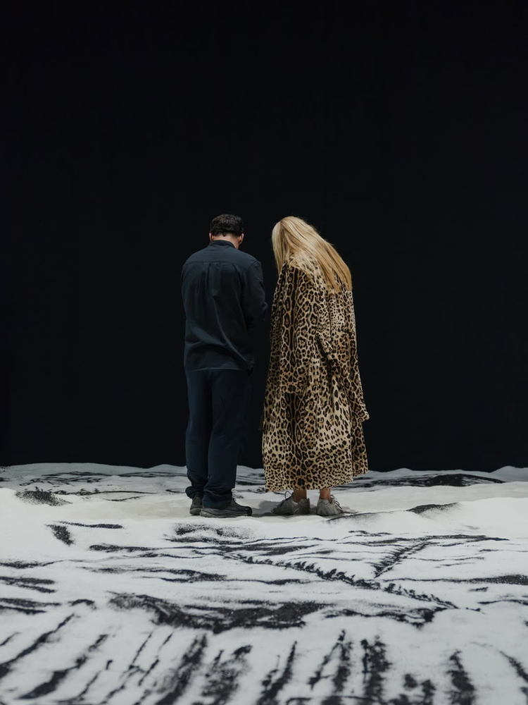 Matías Duville inauguró el Pabellón Argentino en la Bienal de Venecia con una obra monumental