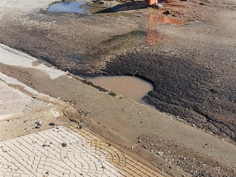 “Cada vez se rompe más”: reclamo por el estado de la calle