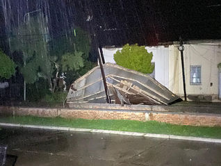 El temporal golpea con todo: Postes caídos, calles anegadas y cortes masivos de luz en todo el sur de Córdoba