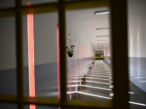 Detienen a 10 guardias de Bouwer por una violenta agresión a un interno trans