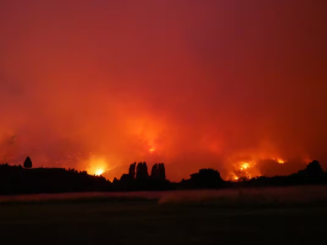 Los incendios de Los Alerces y puerto patriada avanzan en simultáneo y amenazan a Cholila y Esquel