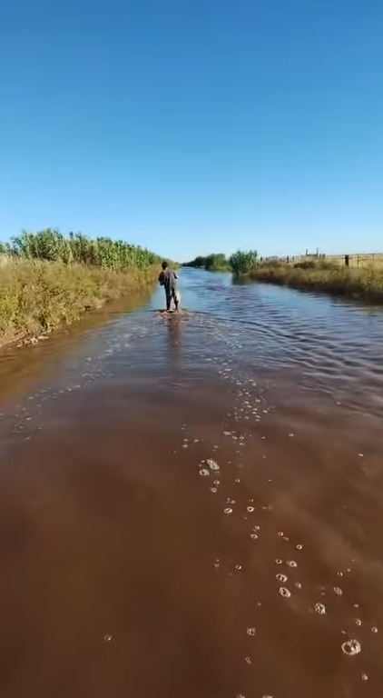 Otra vez bajo agua: la ruta 27 al norte de Villa Valeria vuelve a quedar cortada