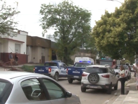 Se electrocutó en un techo inundado: un hombre de 66 años fue rescatado y trasladado al hospital