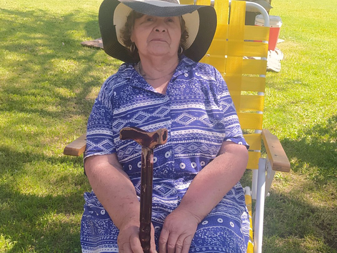 La abuela que conquistó TikTok con su torta torcida, sus quejas y cero filtros