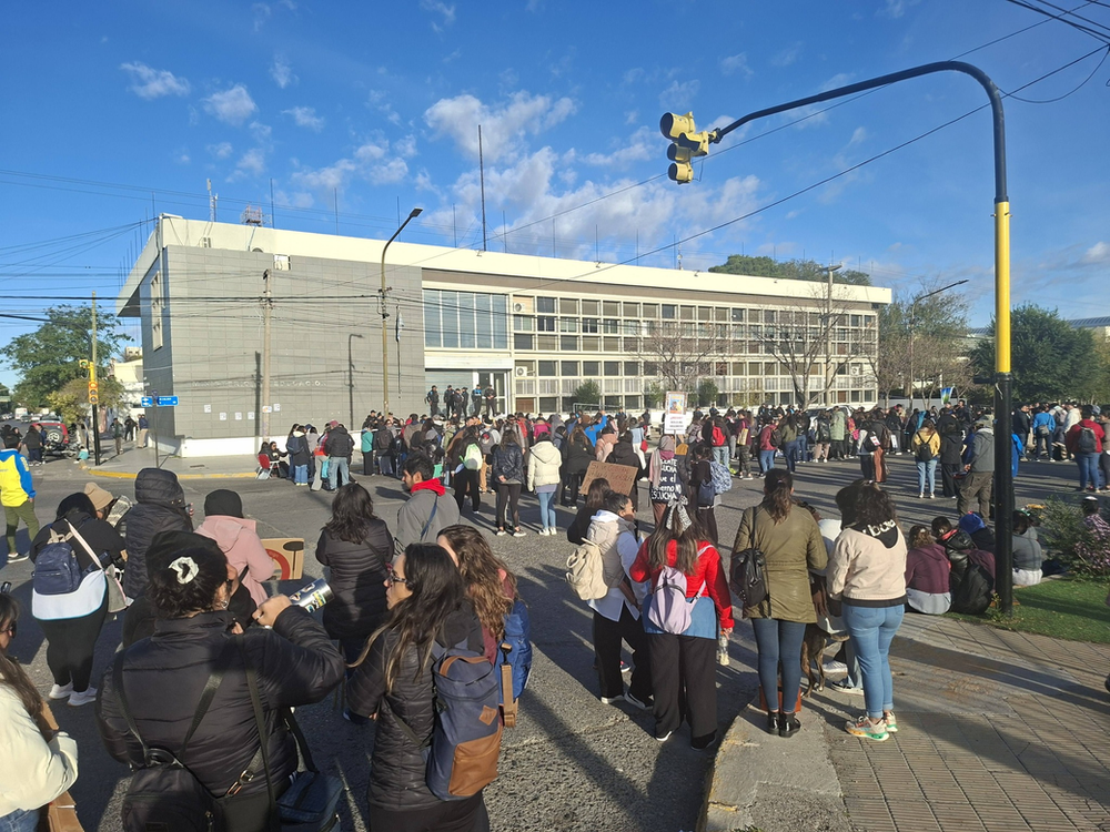 Estallido en Chubut: docentes copan las calles y desafían la conciliación obligatoria