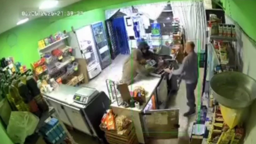 Simularon ser clientes y asaltaron un almacén: la dramática reacción de los dueños
