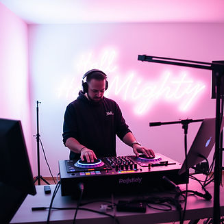 DJ
