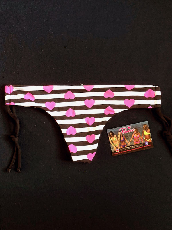 Bas de maillot de bain brésilien tanga imprimé rayé et coeurs roses
