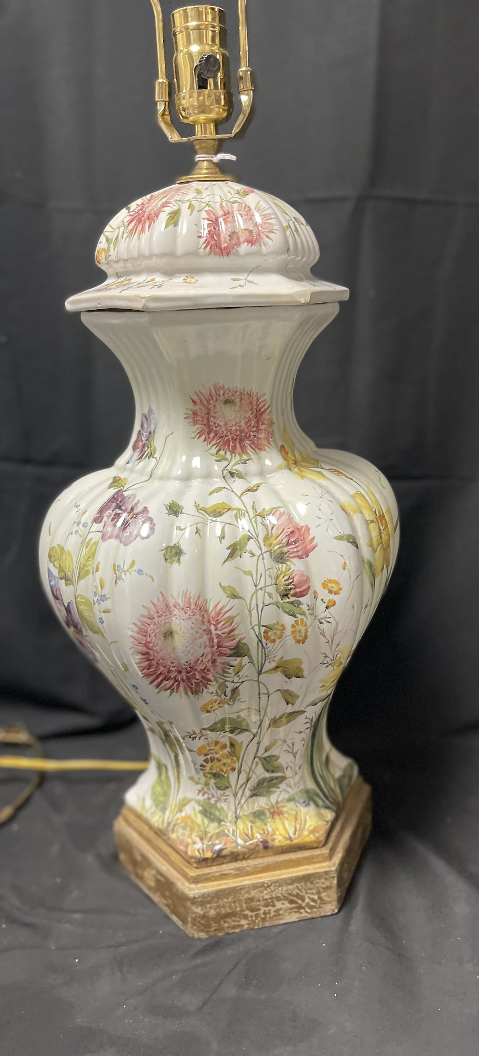 Thumbnail: Mid 20th century porcelain table lamp with Famille Rose floral decoration. 
