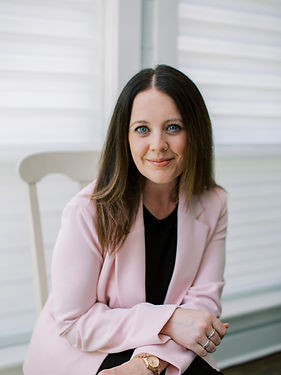 Betsy St Amant headshot.jpg