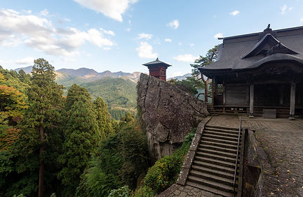 Temple Yamadera perché sur la montagne dans la région du Tōhoku, Japon
