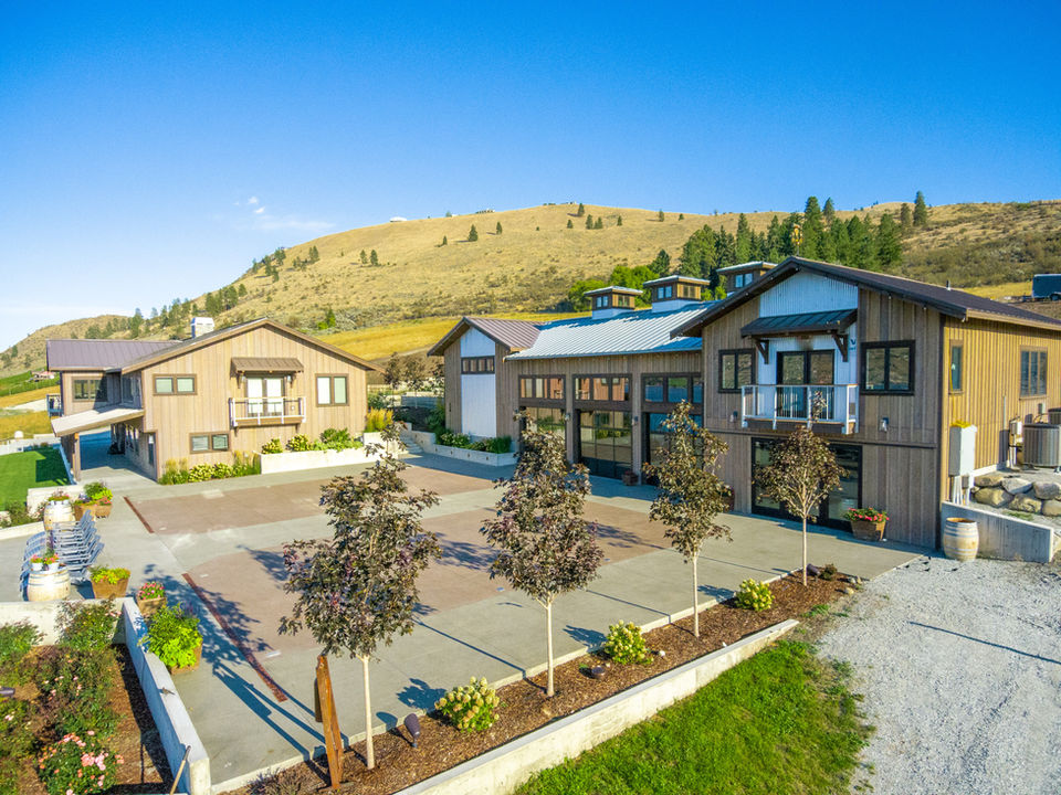 LARC HILL House, Venue, and large courtyard for Weddings and Wine Tasting.