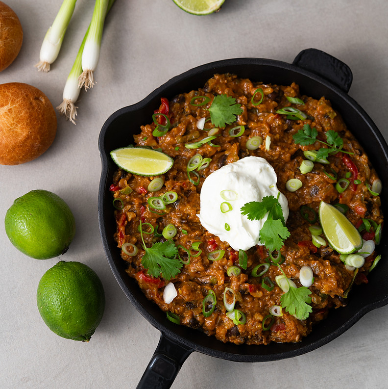 Chili con carne met Nacholito Chipotle Chicken – kruidige bonenschotel met pittige kip en saus, ideaal voor horeca, catering en comfort food gerechten.”