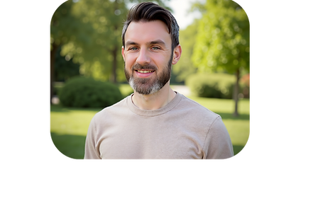 A smiling picture of an experienced therapist