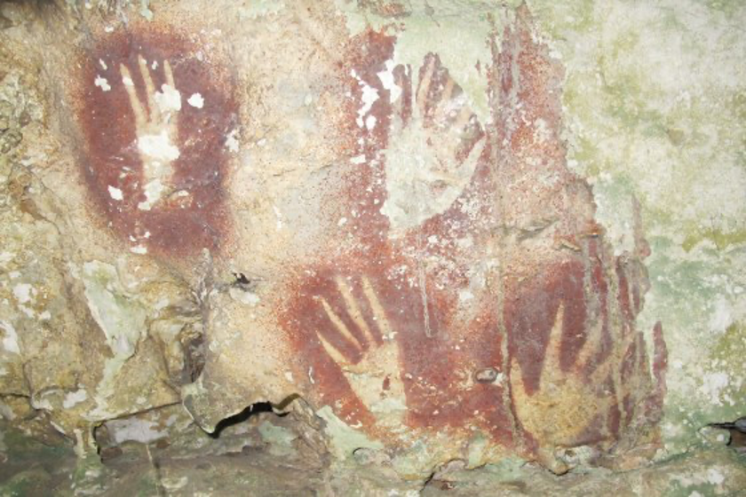 67,800-year-old handprints reveal sharpened fingertips on a wall in the Maros region of Sulawesi, Indonesia. Source: nbcnews.com/world/asia/indonesia-cave-art-oldest-world-hand-stencils-australia-rcna255351.