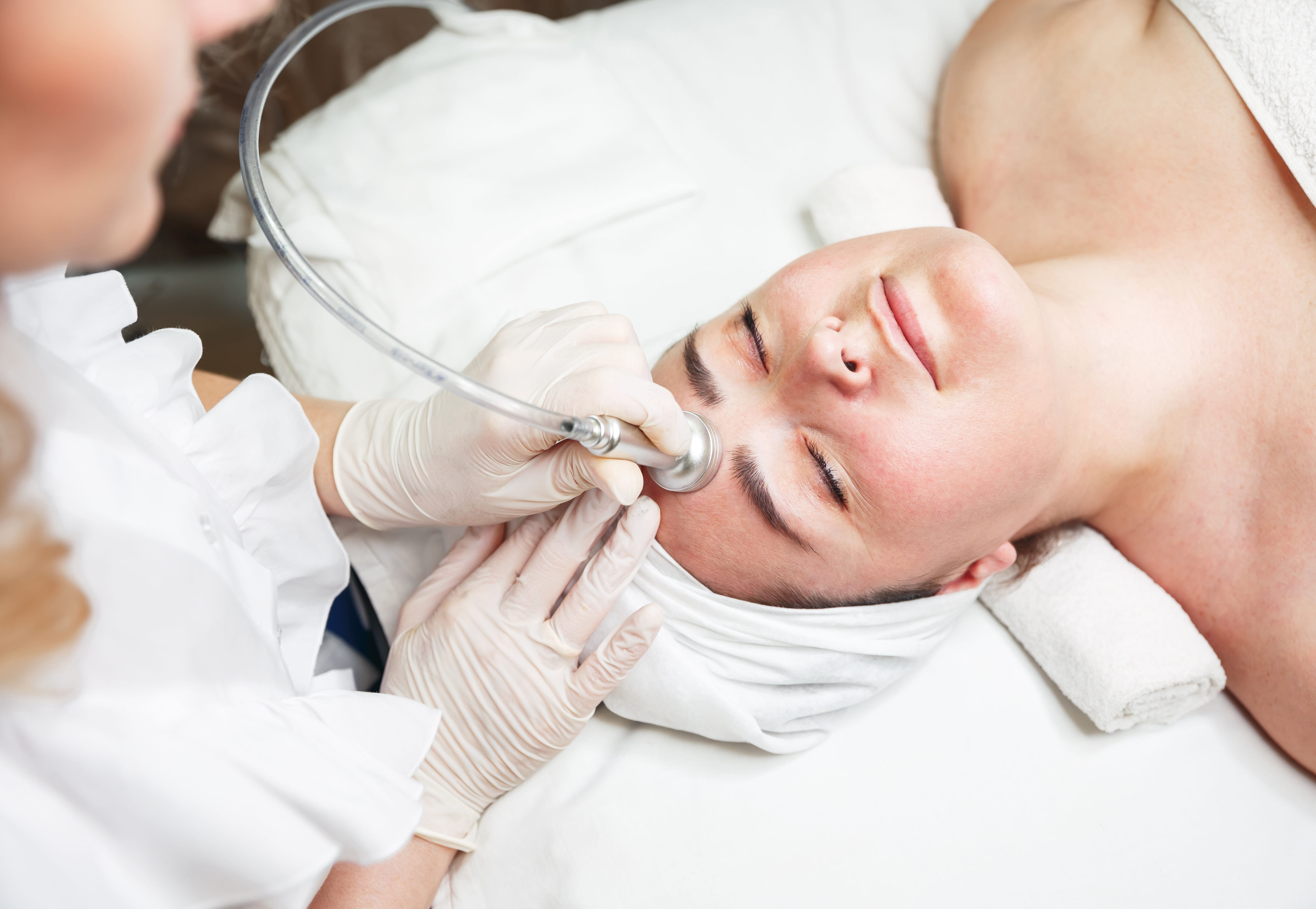 Dermaplane vs Microdermabrasion