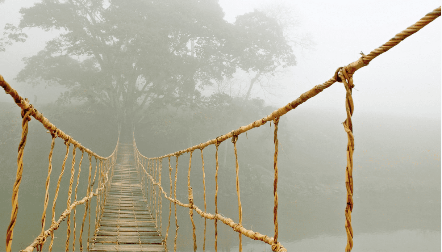 Pont suspendu brouillard 2.webp