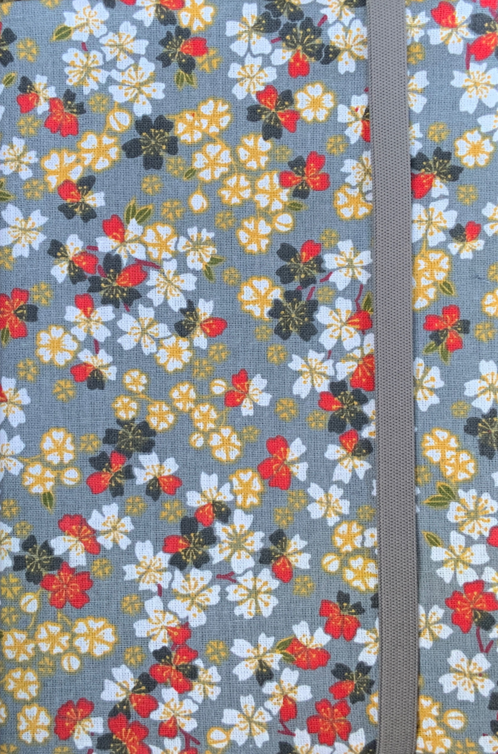 Fleurettes fond gris