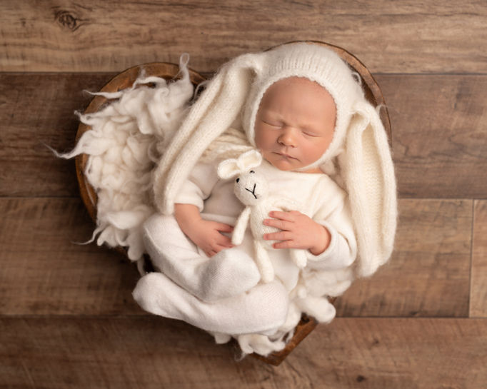 Natural newborn photography in a relaxed Derbyshire photography studio