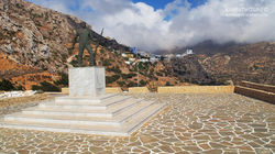 war-memorial-in-menetes-karpathos