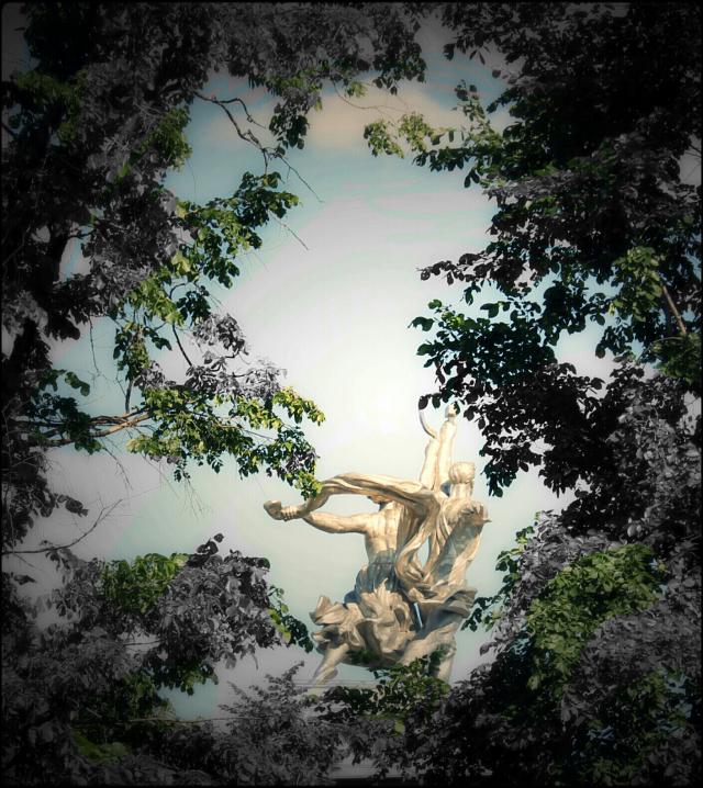 MONUMENT